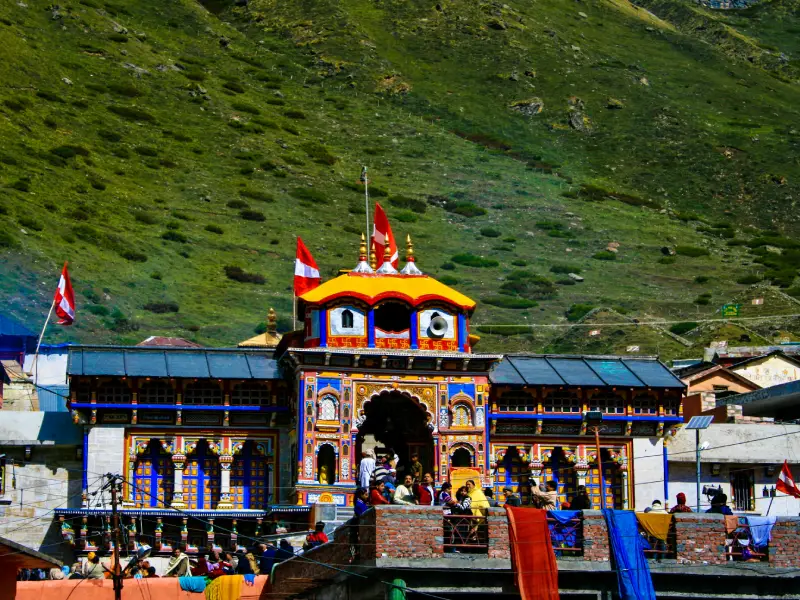 beautiful view of badrinath temple